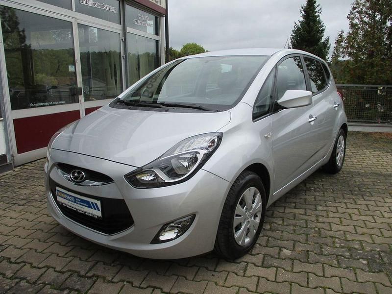 Silber Gebraucht 2015 Hyundai ix20 Edition+ Van / Kleinbus | 9.990 € (Teuer) - Bild 1/4