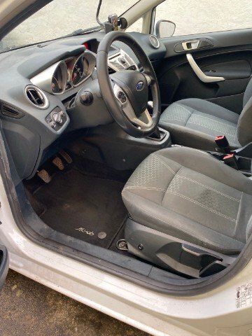 Gebraucht Ford Fiesta 120 PS (88 kW) 2012 Weiß Kleinwagen