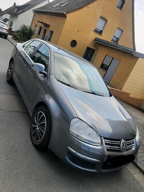 Grau Gebraucht 2007 VW Jetta Limousine | 5.500 € (Fairer Preis) - Bild 1/4