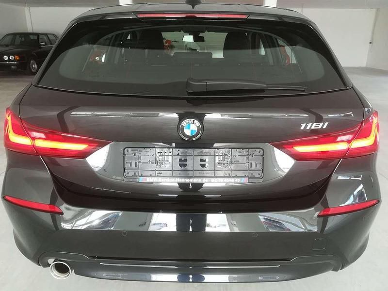 Gebraucht BMW 118 Sport Line 140 PS (102 kW) 2020 Saphir schwarz Kleinwagen