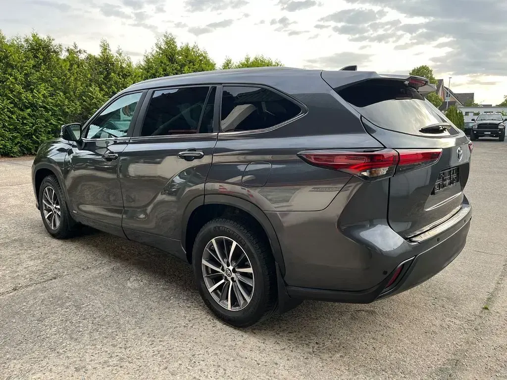 Gebraucht Toyota Highlander 190 PS (139 kW) 2024 Grau SUV
