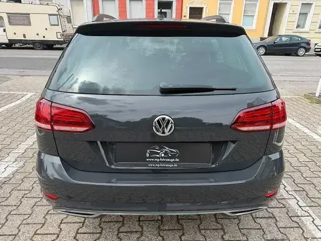Second-hand VW Golf VII Highline 230 CP (169 kW) 2020 Gri Break