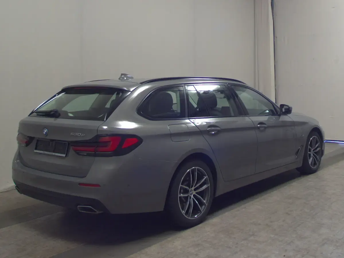 Gebraucht BMW 530e Shadowline 292 PS (214 kW) 2021 Berninagrau bernsteineffekt me Kombi