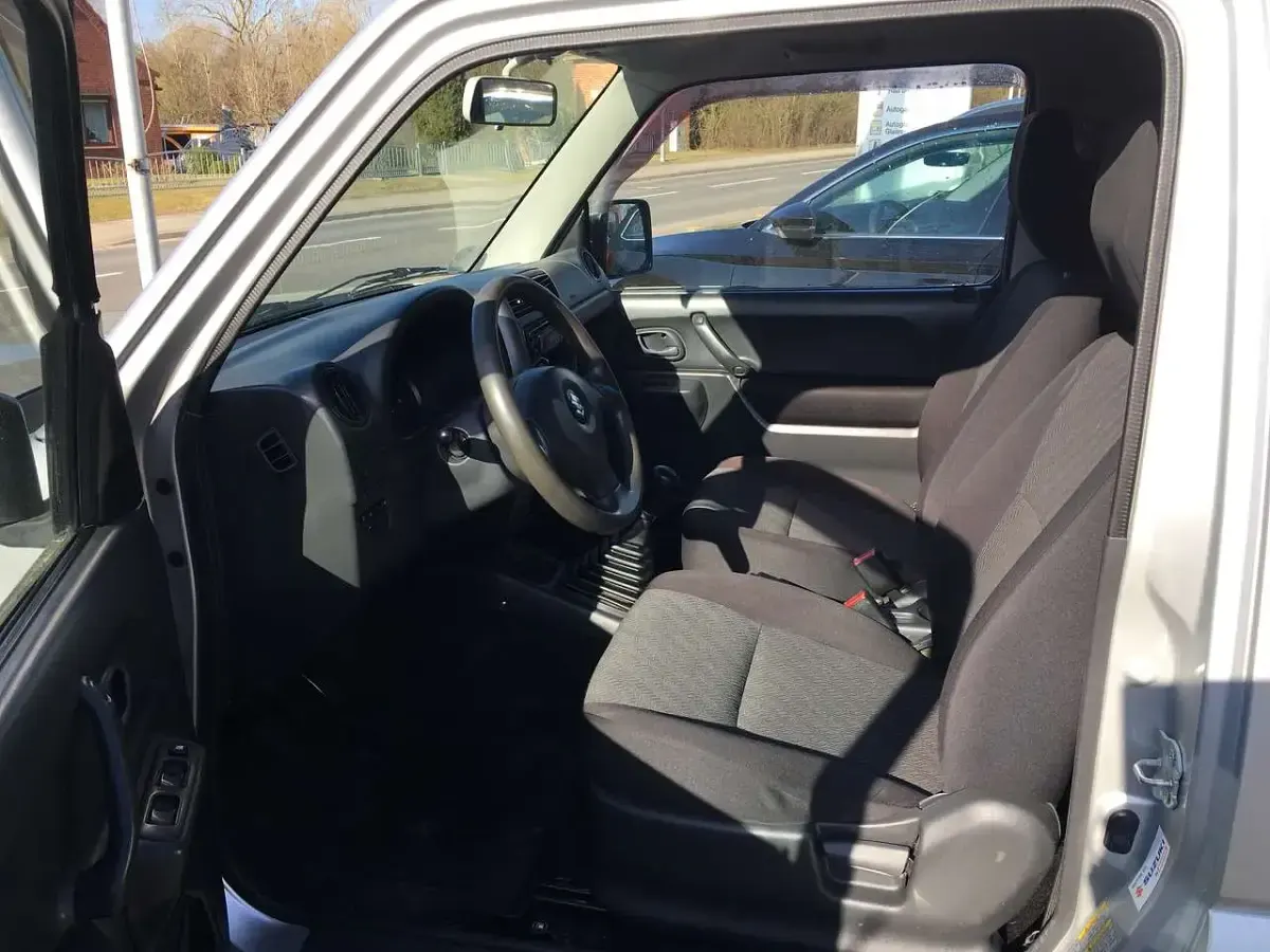Gebraucht Suzuki Jimny Club 86 PS (63 kW) 2013 Silber SUV