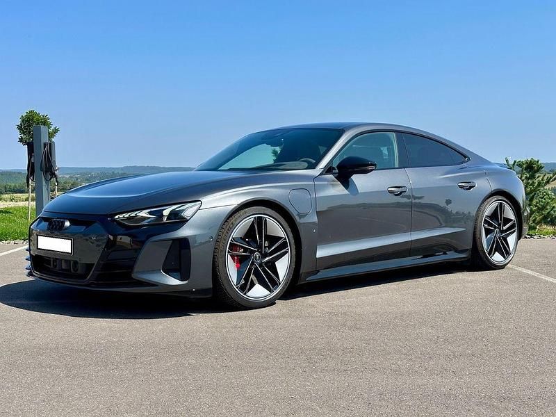 Grau Gebraucht 2022 Audi RS e-tron GT Sport Limousine | 79.300 € (Teuer) - Bild 1/4