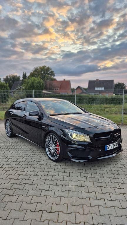 Schwarz Gebraucht 2015 Mercedes CLA45 AMG Shooting Brake AMG Kombi | 28.000 € (Teuer) - Bild 1/4