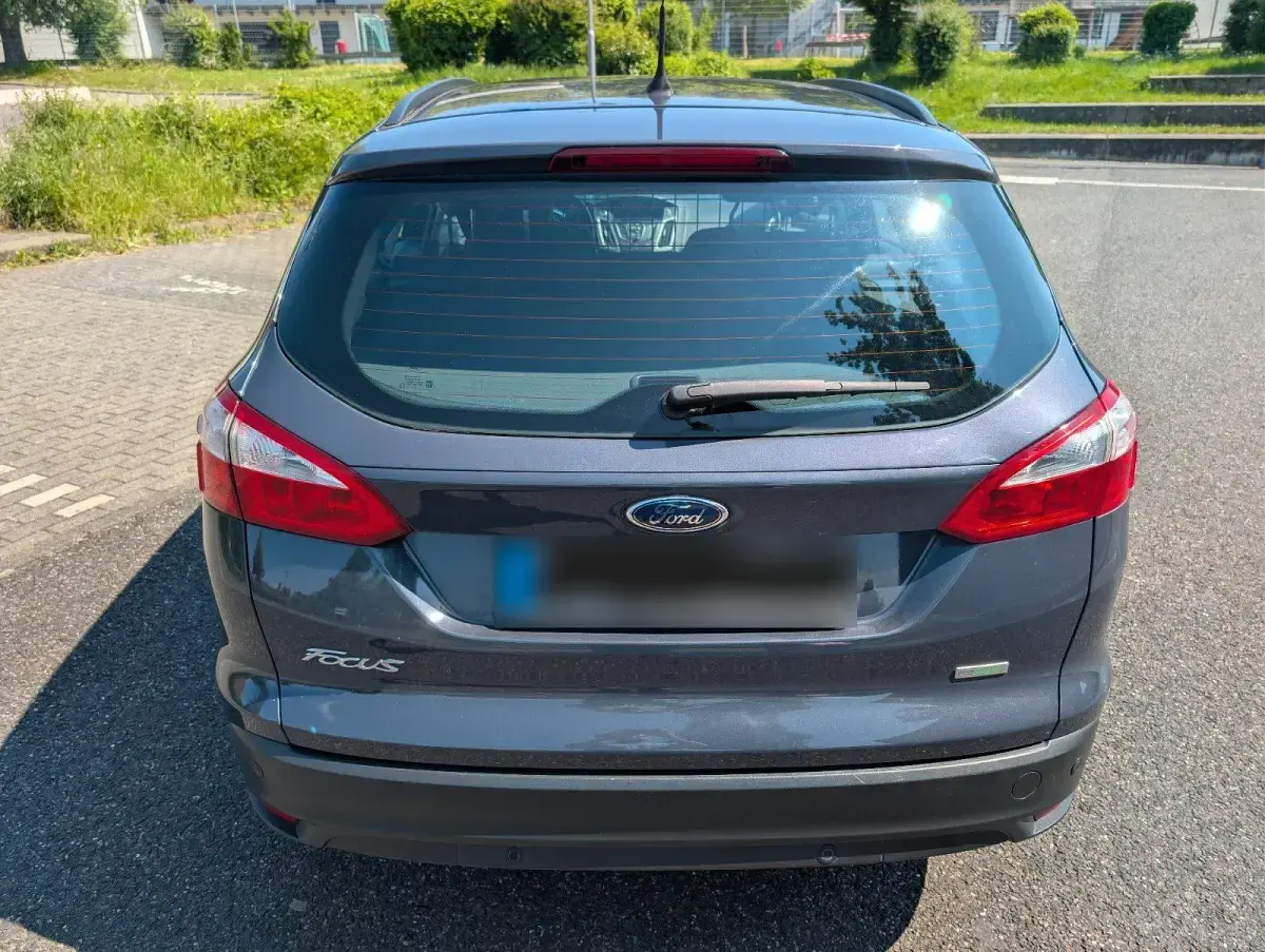 Gebraucht Ford Focus 100 PS (73 kW) 2014 Andere farben Kombi