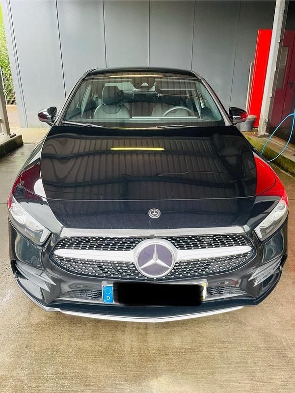 Schwarz Gebraucht 2019 Mercedes A200 AMG line Limousine | 24.500 € (Fairer Preis) - Bild 1/4