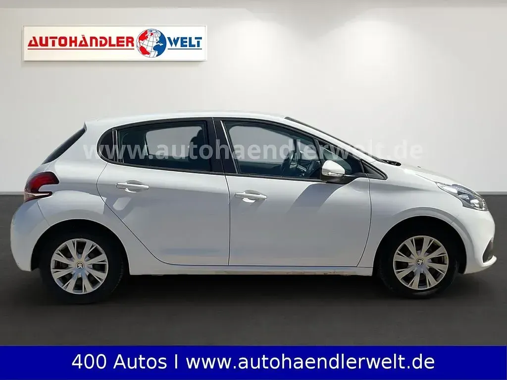 Gebraucht Peugeot 208 Active 82 PS (60 kW) 2017 Weiß Kleinwagen