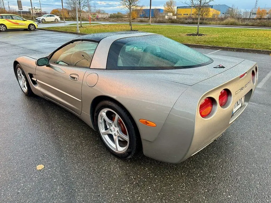 Usata Corvette C5 344 CV (253 kW) 2001 Argento Cabrio