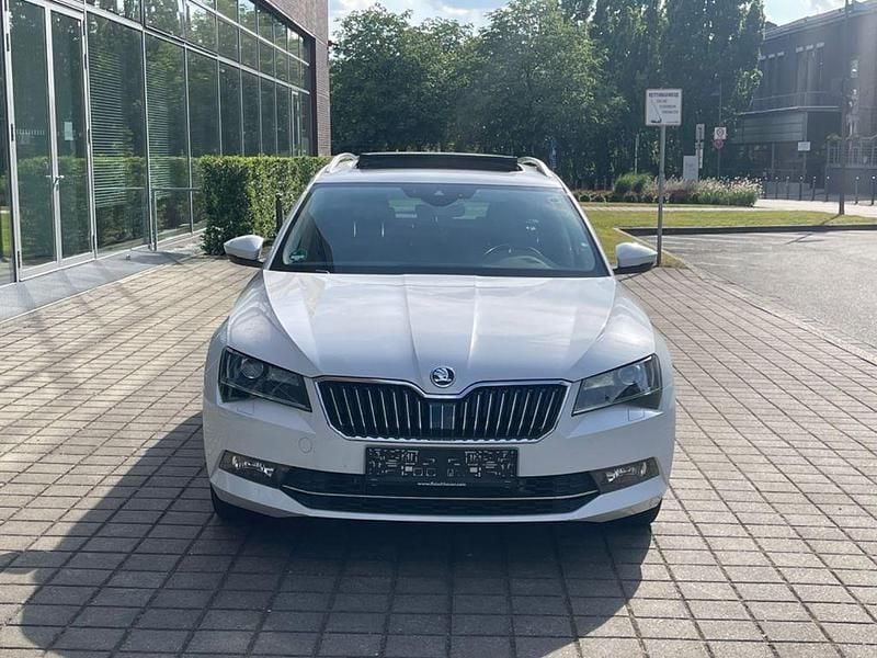 Gebraucht Skoda Superb Style 190 PS (139 kW) 2018 Weiß Kombi