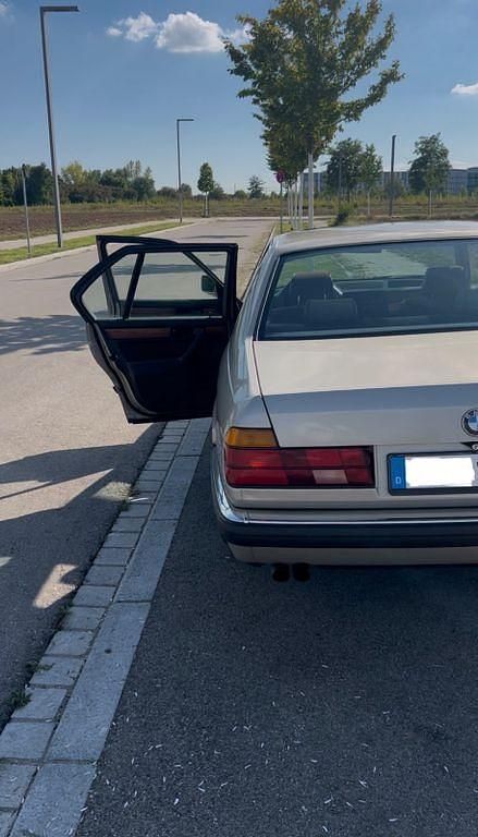 Gebraucht BMW 730 188 PS (138 kW) 1989 Beige Limousine