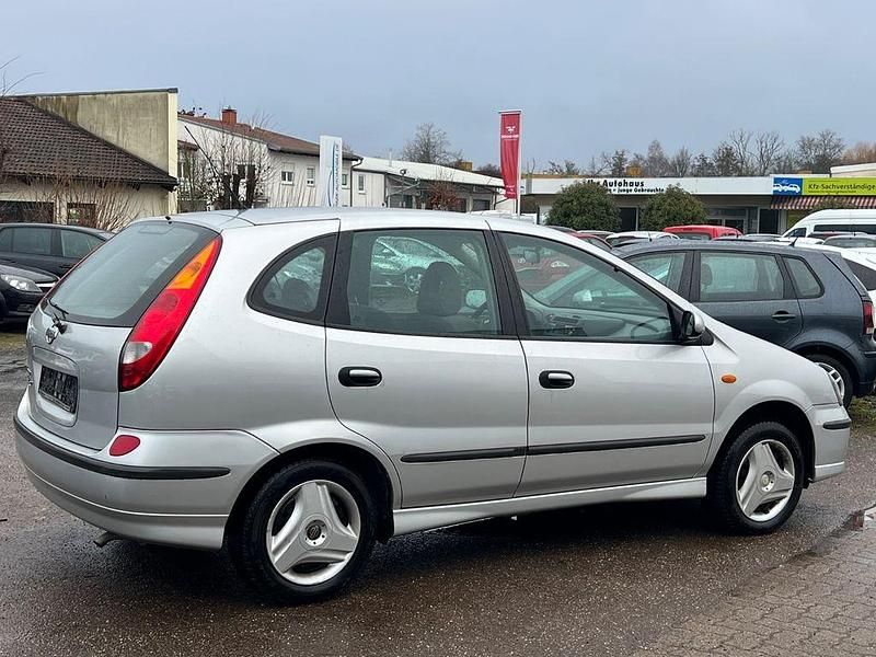 Gebraucht Nissan Almera Tino Acenta 116 PS (85 kW) 2002 Silber Van / Kleinbus