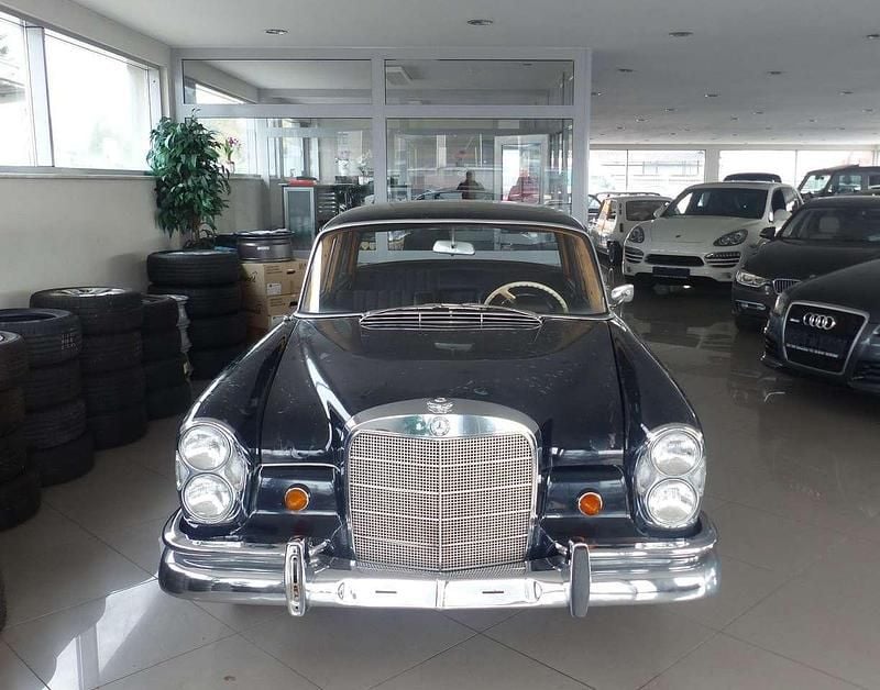 Blau Gebraucht 1965 Mercedes 220 Limousine | 6.990 € - Bild 1/4