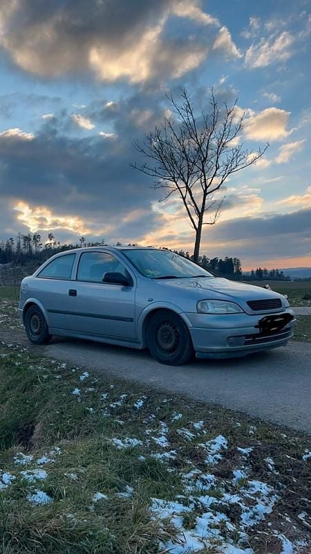 Grau Gebraucht 2000 Opel Astra Edition Coupé | 1.100 € (Fairer Preis) - Bild 1/4