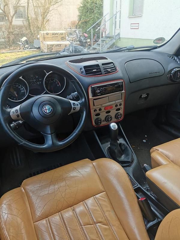 Gebraucht Alfa Romeo 147 85 PS (62 kW) 2004 Gold Kleinwagen