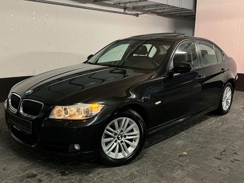 Schwarz Gebraucht 2011 BMW 320 Sport Line Limousine | 6.900 € (Guter Preis) - Bild 1/4