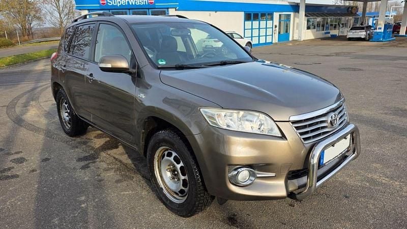 Braun Gebraucht 2012 Toyota RAV4 Travel SUV | 8.900 € (Fairer Preis) - Bild 1/4