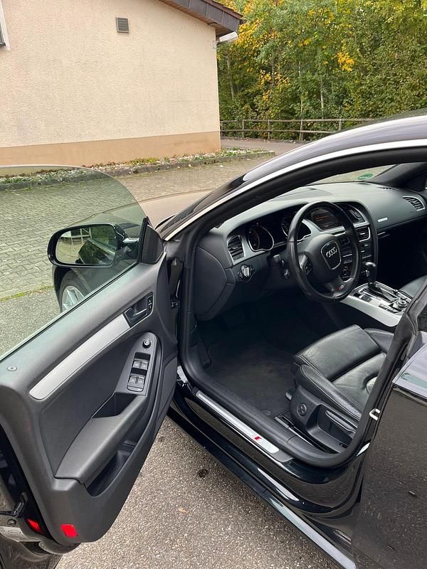 Schwarz Gebraucht 2010 Audi A5 Limousine | 9.500 € - Bild 1/4