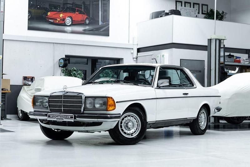 Weiß Gebraucht 1982 Mercedes 230 Coupé | 17.890 € - Bild 1/4