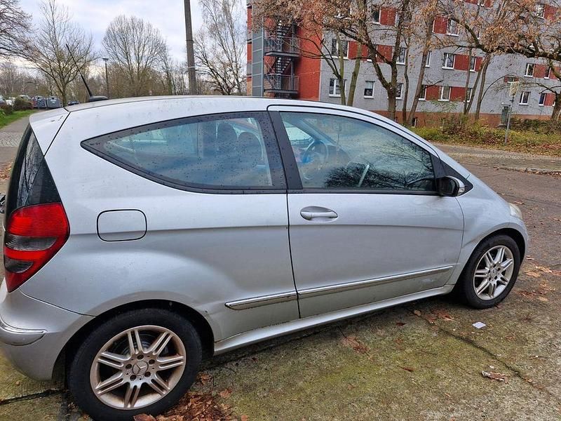 Grau Gebraucht 2005 Mercedes A150 Avantgarde Van / Kleinbus | 2.650 € (Guter Preis) - Bild 1/4