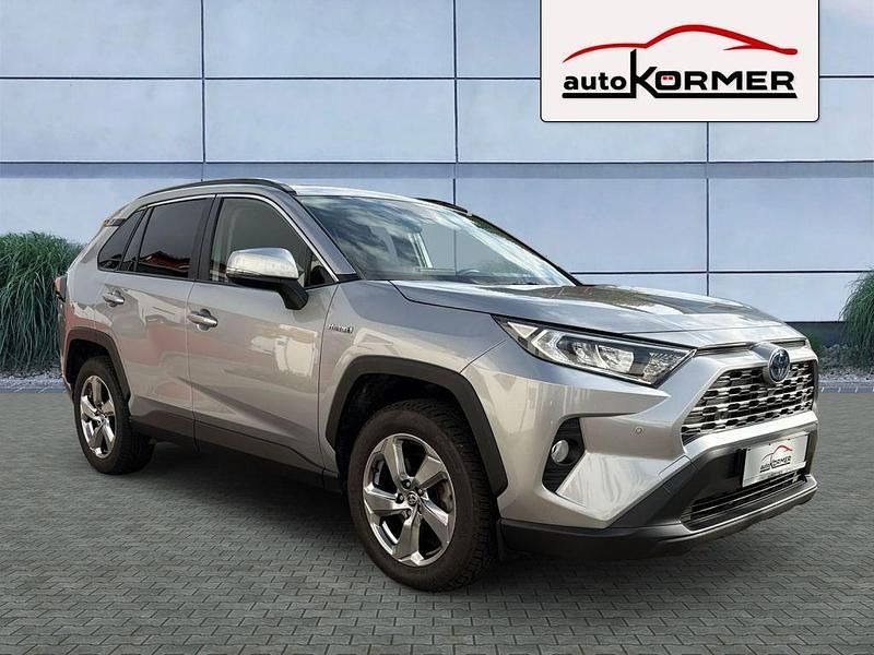 Lichtsilber metallic Gebraucht 2021 Toyota RAV4 Hybrid Team SUV | 29.880 € (Guter Preis) - Bild 1/4