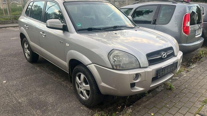 Grau Gebraucht 2006 Hyundai Tucson GLS SUV | 2.550 € (Fairer Preis) - Bild 1/4