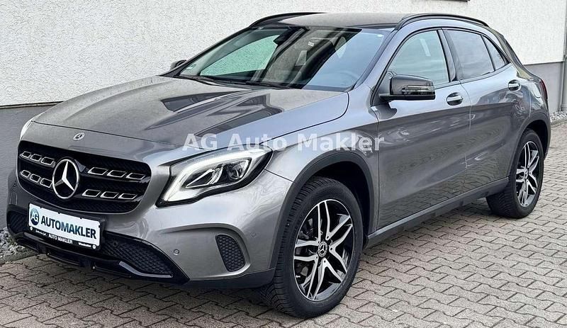 Gebraucht Mercedes GLA180 Night 122 PS (89 kW) 2018 Grau SUV