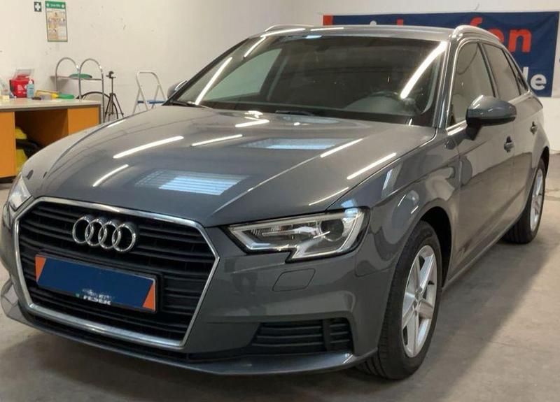 Gebraucht Audi A3 Basis 116 PS (85 kW) 2018 Grau Limousine