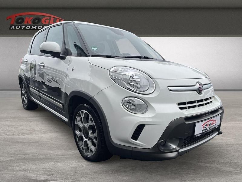 Gelato weiß) (weiss Gebraucht 2016 Fiat 500L Trekking Van / Kleinbus | 8.890 € (Fairer Preis) - Bild 1/4