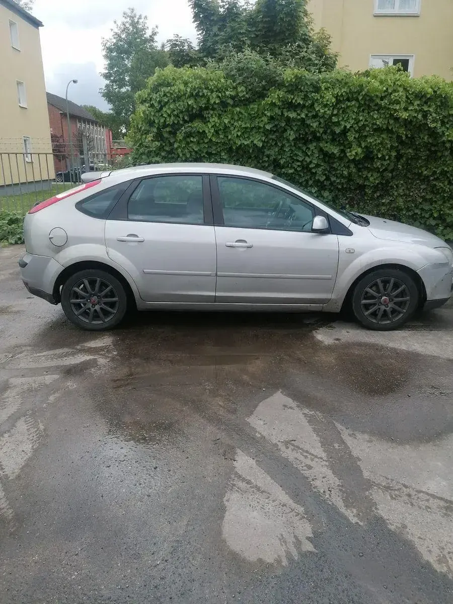 Gebraucht Ford Focus Style 136 PS (100 kW) 2007 Silber Limousine