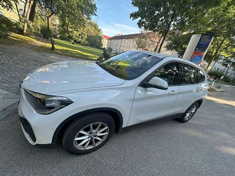 Weiß Gebraucht 2022 BMW X1 Advantage SUV | 25.000 € (Guter Preis) - Bild 1/4