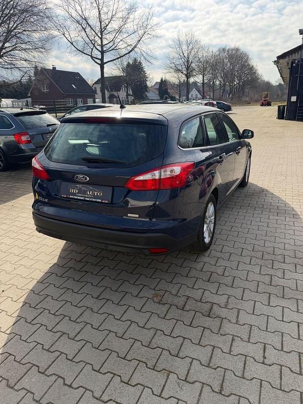 Gebraucht Ford Focus Titanium 101 PS (74 kW) 2014 Blau Limousine