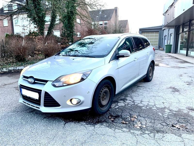 Gebraucht Ford Focus Champions Edition 95 PS (69 kW) 2012 Silber Kombi