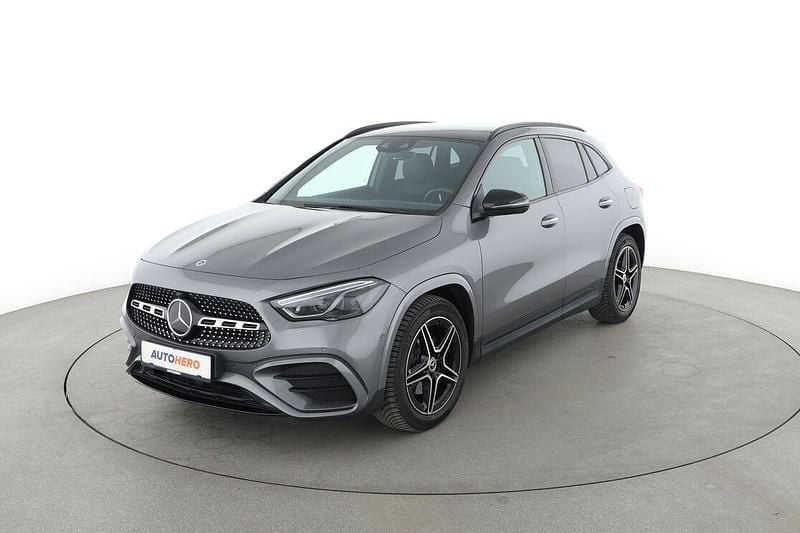 Grau Gebraucht 2024 Mercedes GLA200 AMG line SUV | 41.040 € (Fairer Preis) - Bild 1/3