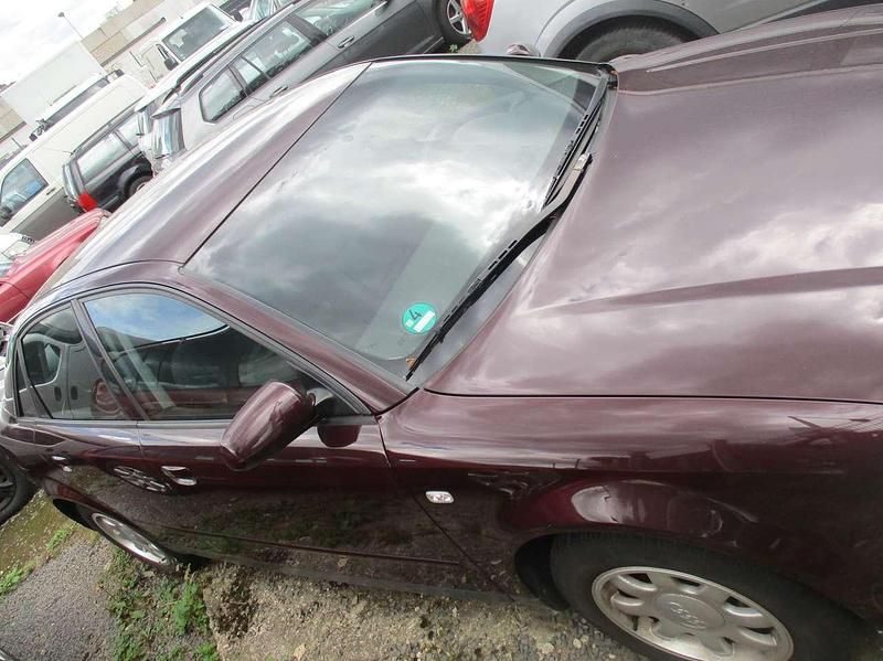 Gebraucht Audi A4 102 PS (75 kW) 2005 Rot Limousine