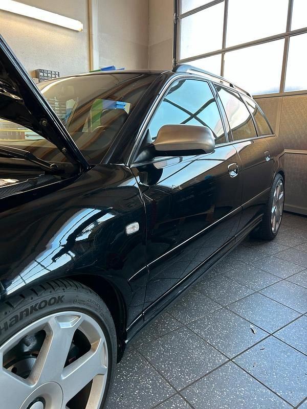 Second-hand Audi RS4 265 CP (194 kW) 2001 Negru Break