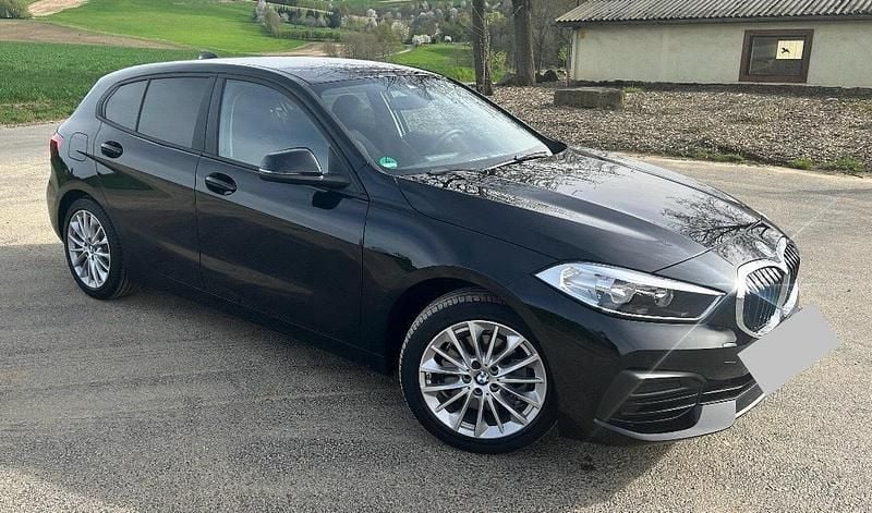 Schwarz Gebraucht 2021 BMW 118 Kleinwagen | 18.500 € (Guter Preis) - Bild 1/4