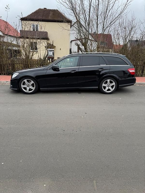 Gebraucht Mercedes E220 AMG line 170 PS (125 kW) 2012 Schwarz Limousine