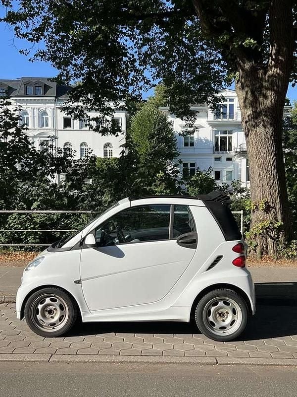 Weiß Gebraucht 2013 Smart ForTwo Cabrio Passion Cabrio | 6.499 € (Guter Preis) - Bild 1/4