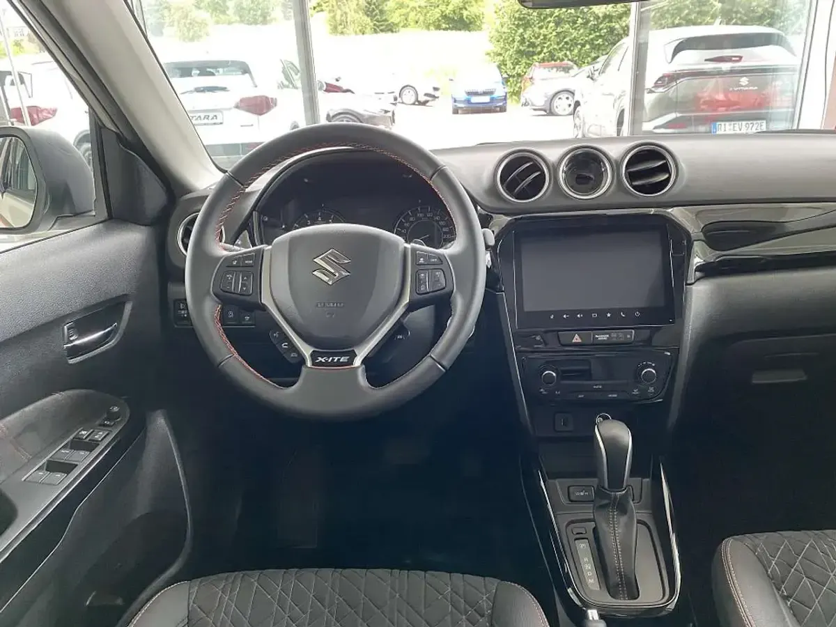 Neu Suzuki Vitara Comfort+ 116 PS (85 kW) 2026 Savannah ivory/cosmic black SUV