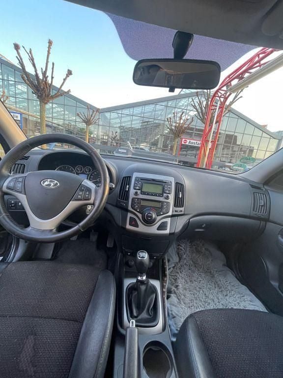 Gebraucht Hyundai i30 Edition 109 PS (80 kW) 2012 Schwarz Kombi