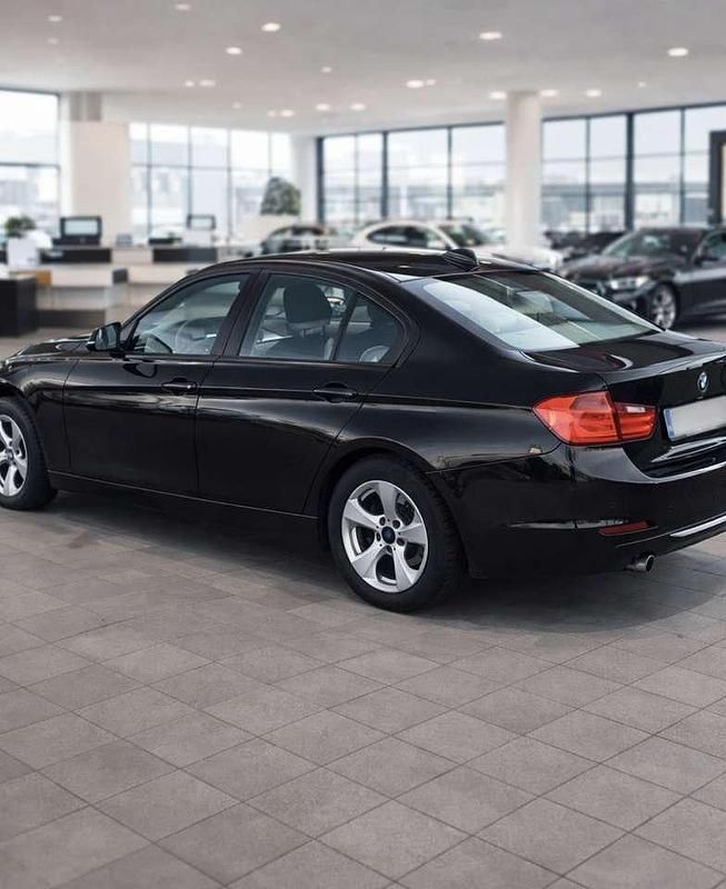 Gebraucht BMW 316 163 PS (119 kW) 2012 Schwarz Limousine
