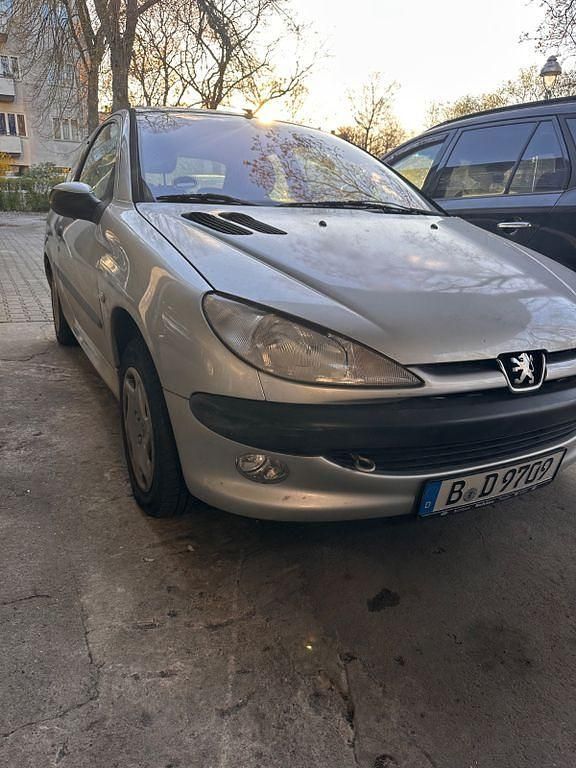 Gebraucht Peugeot 206 Premium 75 PS (55 kW) 2002 Silber Limousine