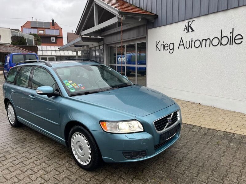 Blau Gebraucht 2007 Volvo V50 Summum Kombi | 5.490 € (Teuer) - Bild 1/4