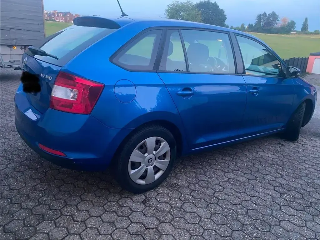 Gebraucht Skoda Rapid Joy 90 PS (66 kW) 2016 Blau Kleinwagen
