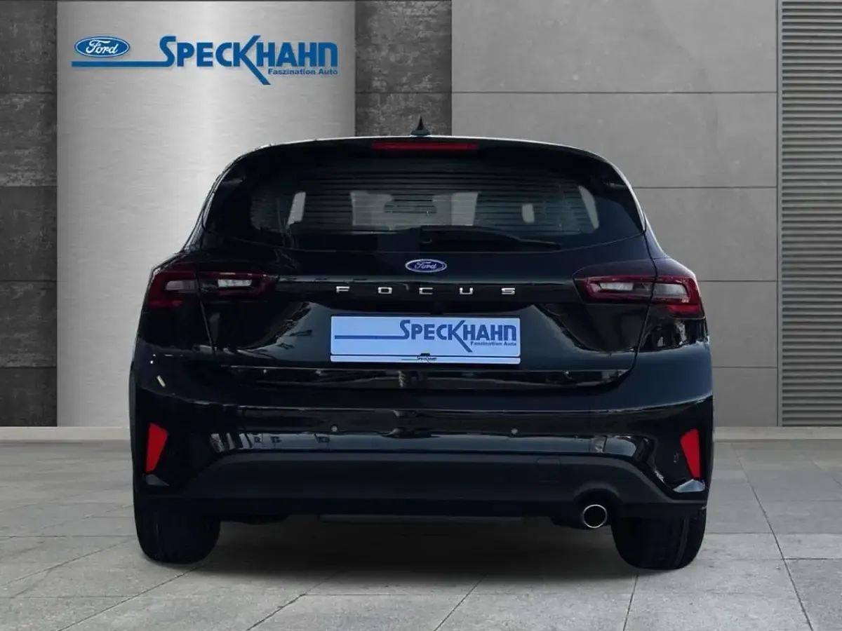 Neu Ford Focus Titanium 125 PS (91 kW) 2026 Obsidianschwarz metallic Limousine