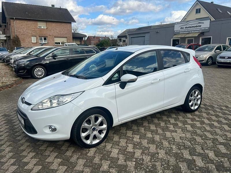 Gebraucht Ford Fiesta Titanium 82 PS (60 kW) 2009 Weiß Kleinwagen
