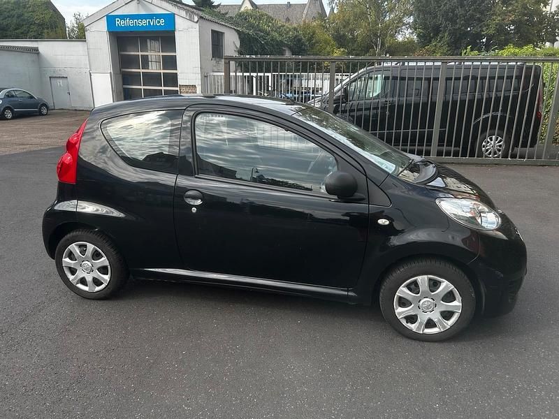 Schwarz Gebraucht 2009 Peugeot 107 Kleinwagen | 2.900 € (Fairer Preis) - Bild 1/4