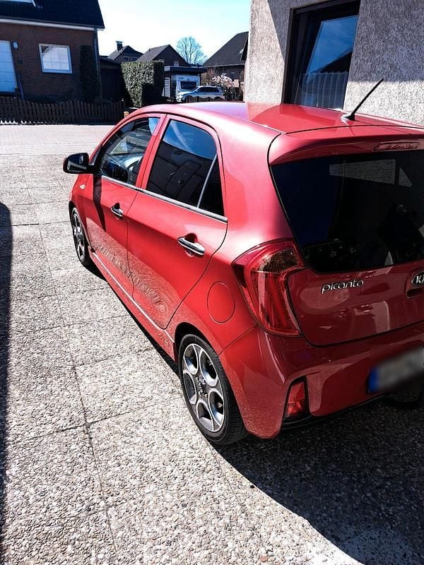 Gebraucht Kia Ceed 85 PS (62 kW) 2016 Rot Kleinwagen